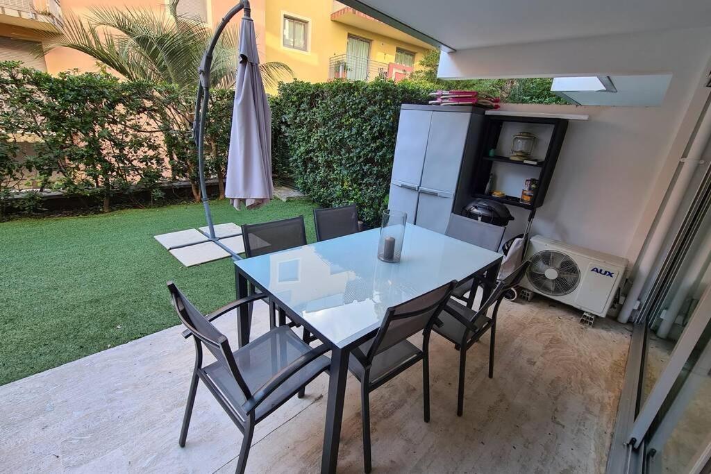 Le Lodge, T2 Classe 3 Etoiles Avec Jardin, Parking, Piscine & Mer A 2 Pas Ментона Экстерьер фото