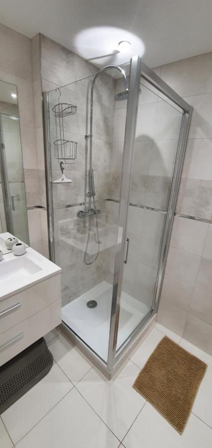 Le Lodge, T2 Classe 3 Etoiles Avec Jardin, Parking, Piscine & Mer A 2 Pas Ментона Экстерьер фото